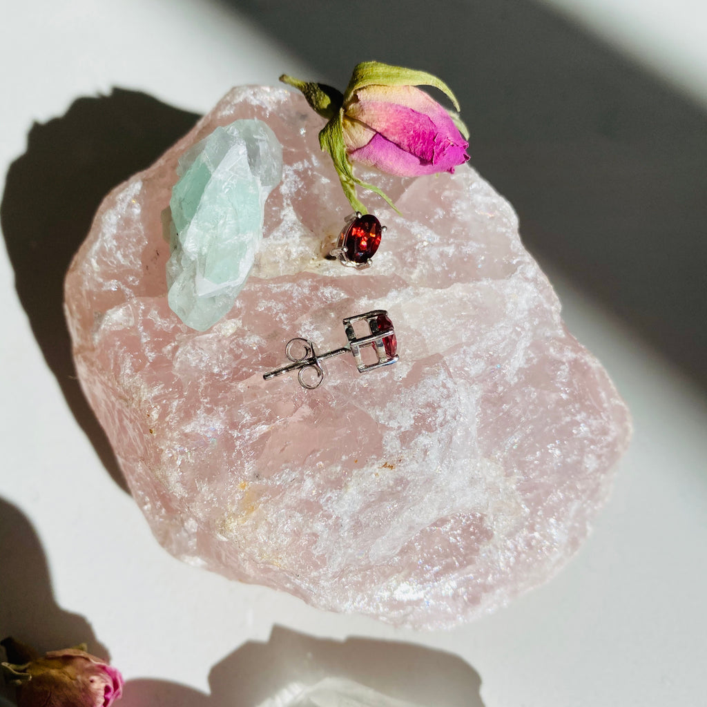 Earrings x Garnet x Sterling Silver