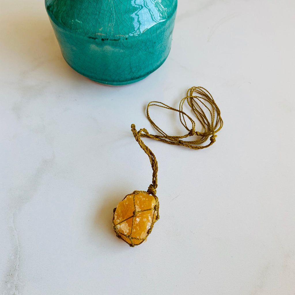 Macrame Pendant X Orange Calcite
